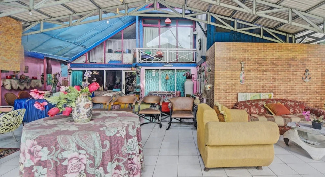 SPOT ON 92278 Hotel Vorel, Prenota Hotel Hotel a Sulawesi con parcheggio, Parcheggio