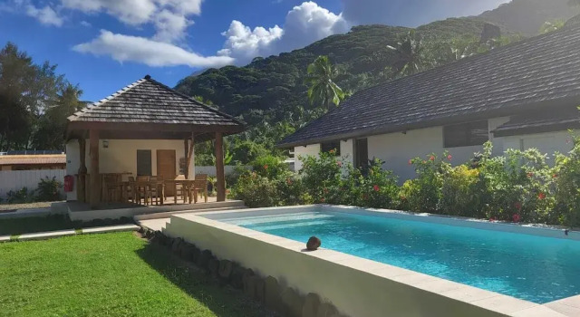 Fare MANTA, Book Hotel Afareaitu Moorea