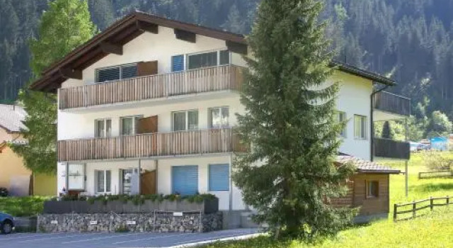 Ferienwohnung Hutter, Book Hotel Hoteller i Churwalden med parkering, Parkering