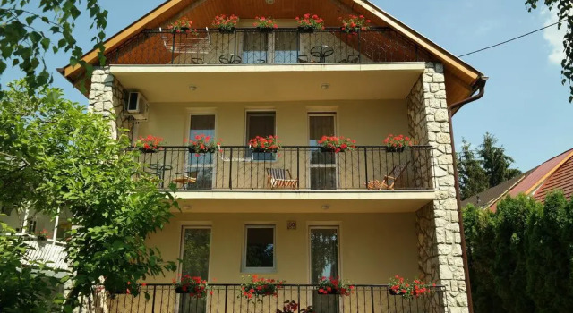 Deluxe Apartments, Book Lejlighed Hoteller i Western Transdanubia med parkering, Parkering
