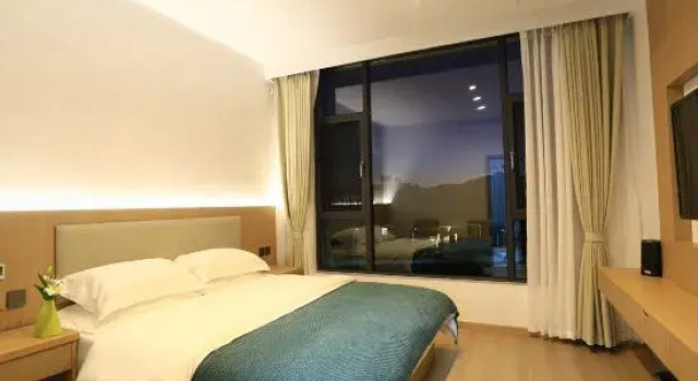 Семейный люкс Half Moon Bay Inn (Lijiang Sanyi International Airport Store)