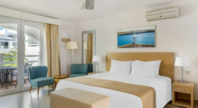 Студия с балконом White Sands Beach Club