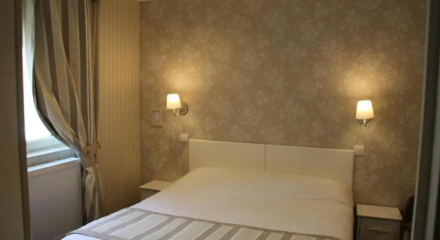 Auberge du port des Roches, Book Hostel / Vandrerhjem Luche-Pringe Sarthe