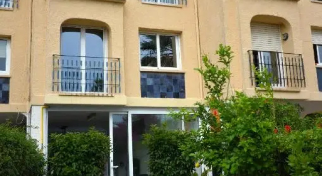 Beach House, Забронировать Отель Кастельдефельс Baix Llobregat