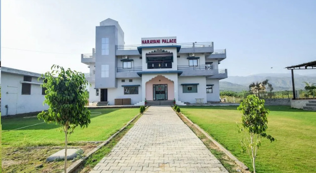 Oyo 19758 Hotel Narayani Palace, Rezervovat Hotel Hotely v Rajasthan s parkováním, Parkování