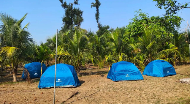 Тент Whistling Waves Beach Resort