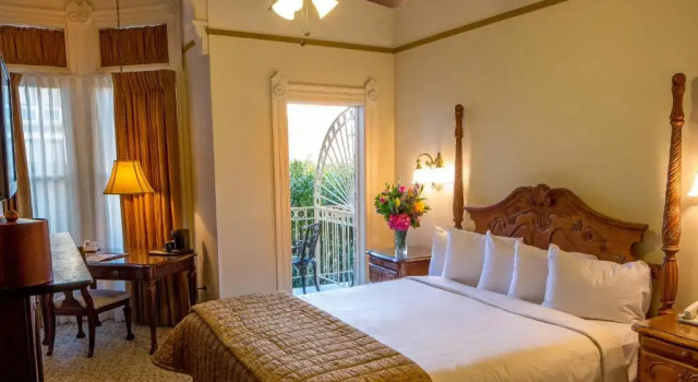 Двухместный номер Standard с балконом Horton Grand Hotel