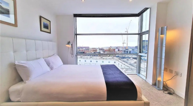 SidemerseyLivingscouk 2BR 2BA Luxury APT in L2 w Parking, Забронировать Отель Отели Ливерпуля с парковкой, рядом с Grosvenor Casino Liverpool, Парковка