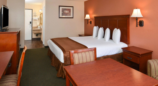 Двухместный полулюкс Americas Best Value Inn & Suites Bakersfield E
