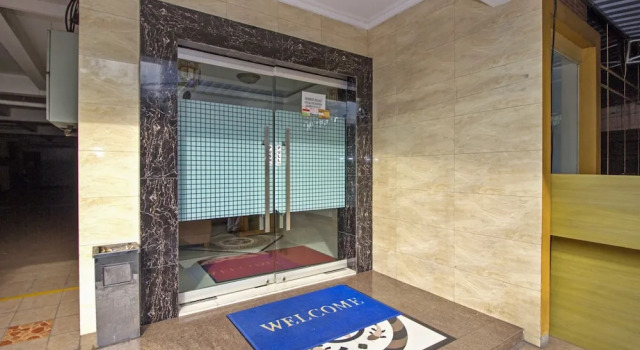 RedDoorz near ITC Kuningan, Забронировать Отель Сетиабуди Джакарта, рядом с Бендунган Хилир