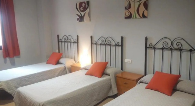 Трёхместный номер Standard Hostal la Molina
