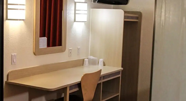 Люкс Отель Econo Lodge