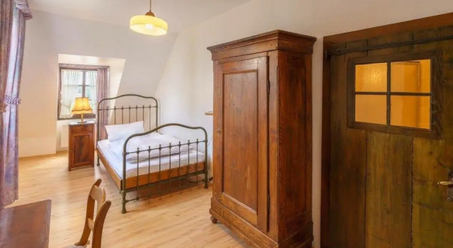 Hotel zur Post Dabringhausen - Quiet Business Hotel near Cologne and Dusseldorf Trade Fairs, Забронировать Отель Вермельскирхен Bergisches Land