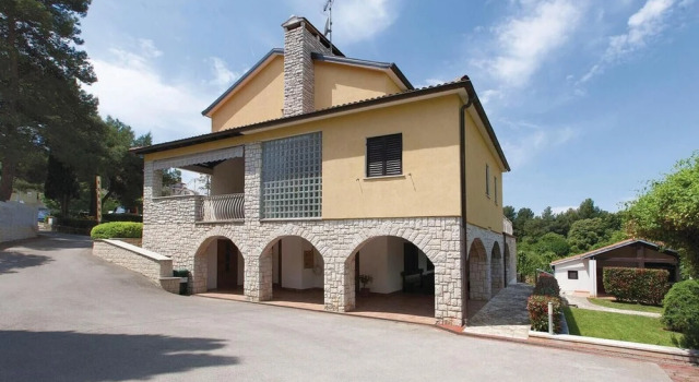 Beautiful Home in Rovinj With Wifi and 1 Bedrooms, Забронировать Отель Отели Rovinj Riviera 3 звезды, 3*
