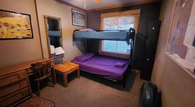 Студия Eugene Whiteaker International Hostel