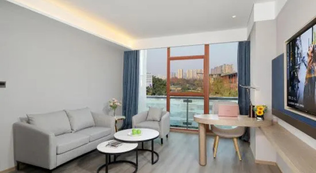 Люкс Deluxe Kyriad Marvelous Hotel (Chengdu Overseas Chinese Town Happy Valley Store)