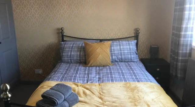 Rowan Place 5 Bedroom Off Street Parking Accommodation, Varaa Hotelli  