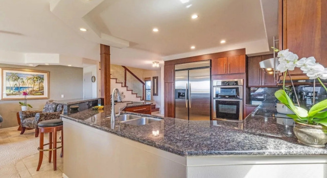 Коттедж Ocean View Kaanapali Condo w 2 Lanais Loft AC Pool Walk to Beach