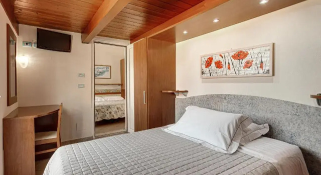 Полулюкс Hotel Dolcevita