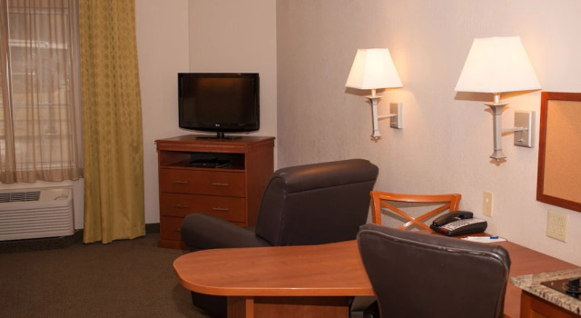 Одноместный люкс Candlewood Suites Logan by IHG