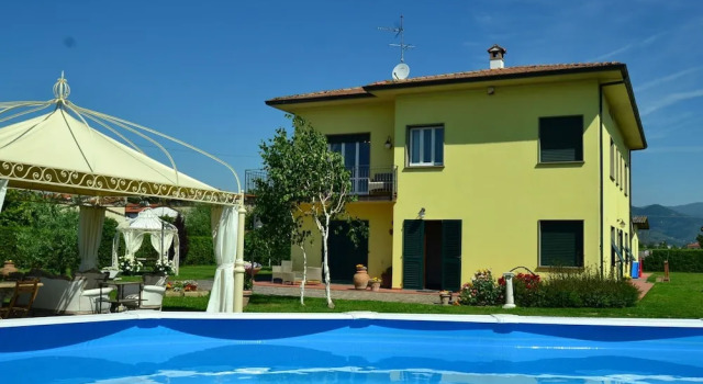 Коттедж Villa in Montecarlo with Pool and Scenic Views
