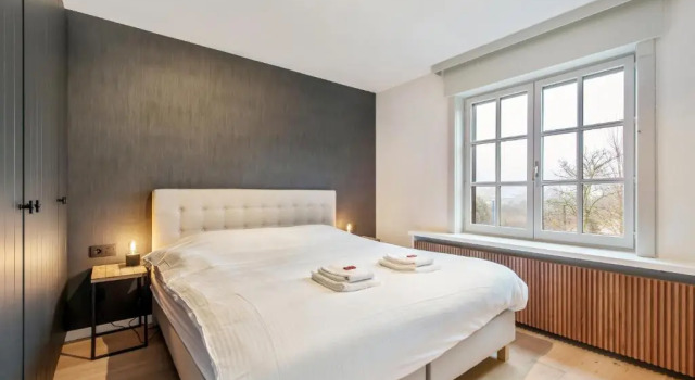 Big modern and bright villa near coast, Rezerwuj Willa Hotele w Bruksela z parkingiem, Parking