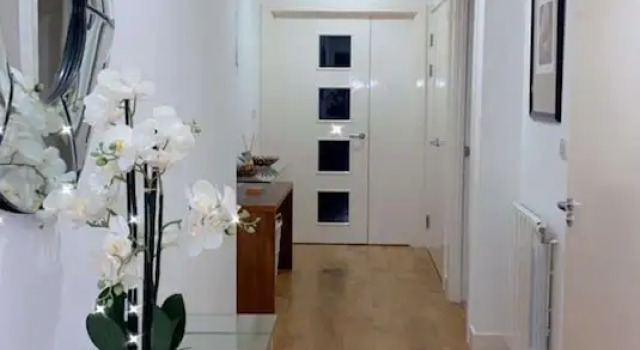 Impeccable 1-bed Apartment in London, Varaa Huoneisto Asunnot kohteessa Merseyside, Huoneisto