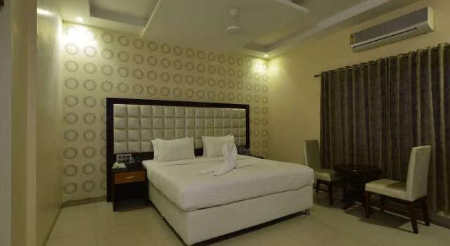 Hotel Jhankar Palace