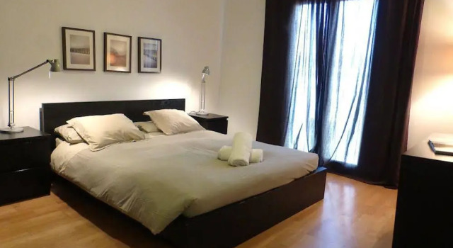 Apartment Reial, Забронировать Апартаменты/квартира Эшампле Барселона, рядом с Приход Св. Августина