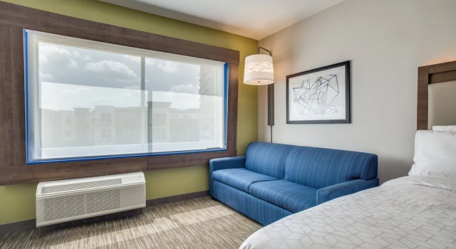 Двухместный люкс Holiday Inn Express & Suites - Denton South by IHG