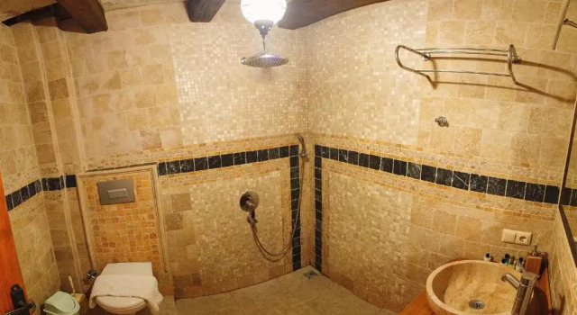 Полулюкс с балконом Angel Cave Suite