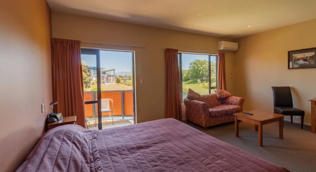 Студия Standard Waterfront motel