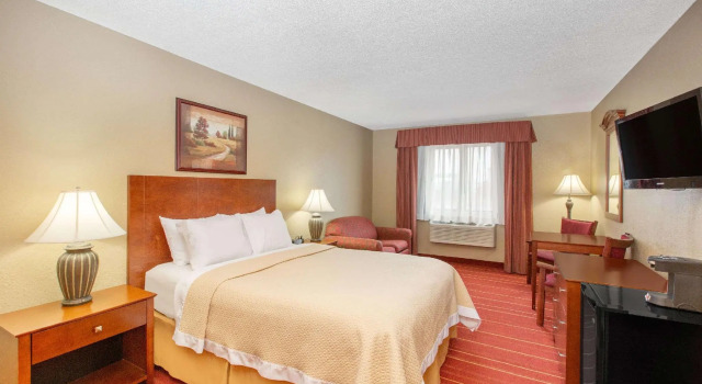Двухместный номер Days Inn by Wyndham Salina I-70