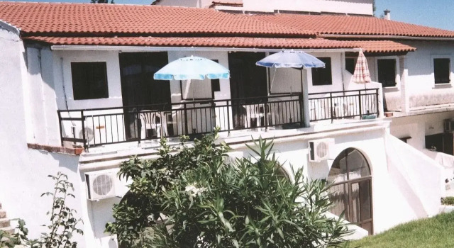 Dinas Studios & Apts, Забронировать Отель Мораитика 