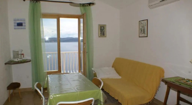 Apartments Niko - 50m from beach, Rezerwuj Apartament Hotele w Split-Dalmatia County z parkingiem, Parking