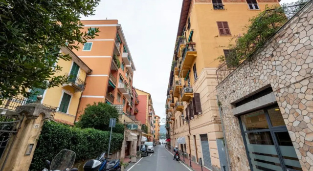 Апартаменты Inviting 2-bed flat near the beach