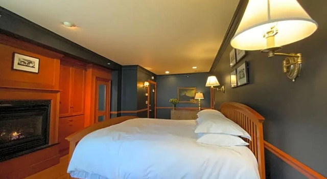 Двухместный номер Deluxe Four Columns Inn