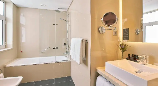 Трёхместный номер Superior PortoBay Marquês