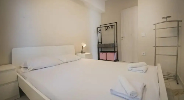 Eleni Seafront Apartment by Rentalspro, Book Apartment Nea Moudania 