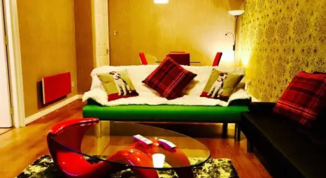 Glasgow City Centre Flat with River Views and Parking, Забронировать Отель Отели Глазго с парковкой, рядом с Grosvenor Casino Glasgow, Riverboat, Парковка