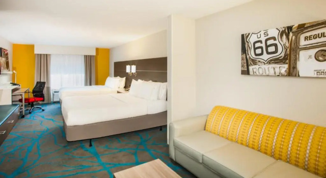 Люкс с 2 комнатами Holiday Inn Express & Suites Litchfield by IHG