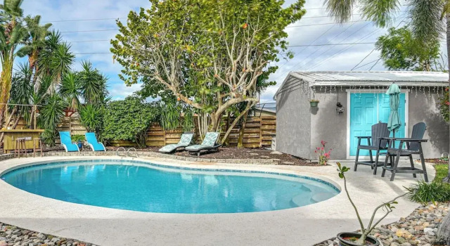 Коттедж 1/2 Mi to River! Poolside Escape on Merritt Island