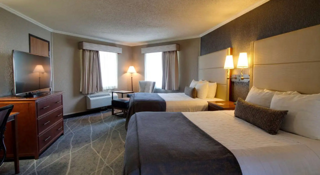 Четырёхместный номер Standard с балконом Best Western Harbour Pointe Lakefront