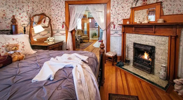 Номер Deluxe Holden House 1902 Bed & Breakfast Inn
