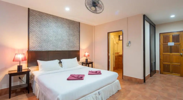 Номер Three Connecting Superior Amarin Hotel Patong