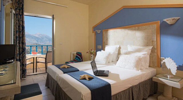 Двухместный номер Standard с балконом Astoria Hotel