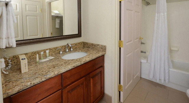 Четырёхместный люкс c 1 комнатой Staybridge Suites Raleigh-Durham Airport-Morrisville by IHG