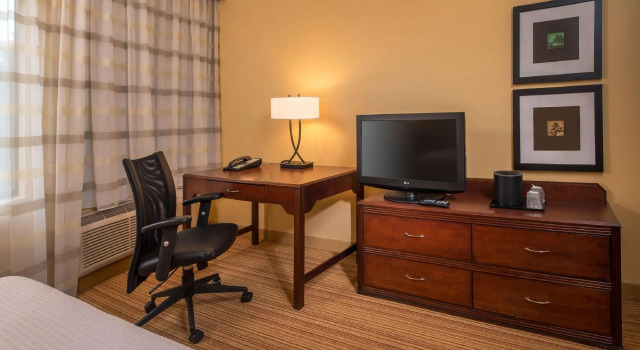 Четырёхместный номер Standard Sonesta Select Durham Research Triangle Park