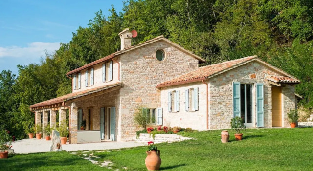 Вилла Elegant Villa with Garden