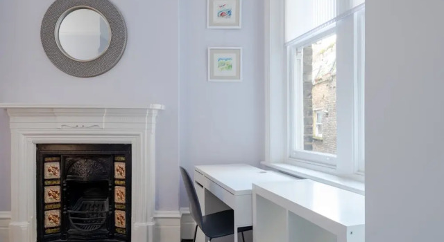 Bright 2 bed flat near Belsize Park, fits 4 guests